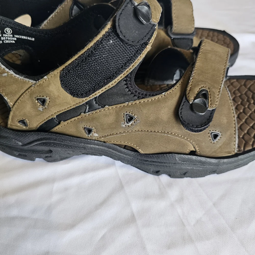 Faded Glory Men's Brown and Black Sandals